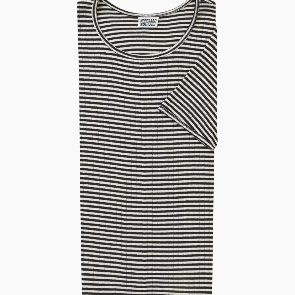 101 Short Sleeve Fine Stripes - Black/Ecru - Nørgaard på Strøget - Stribet One Size