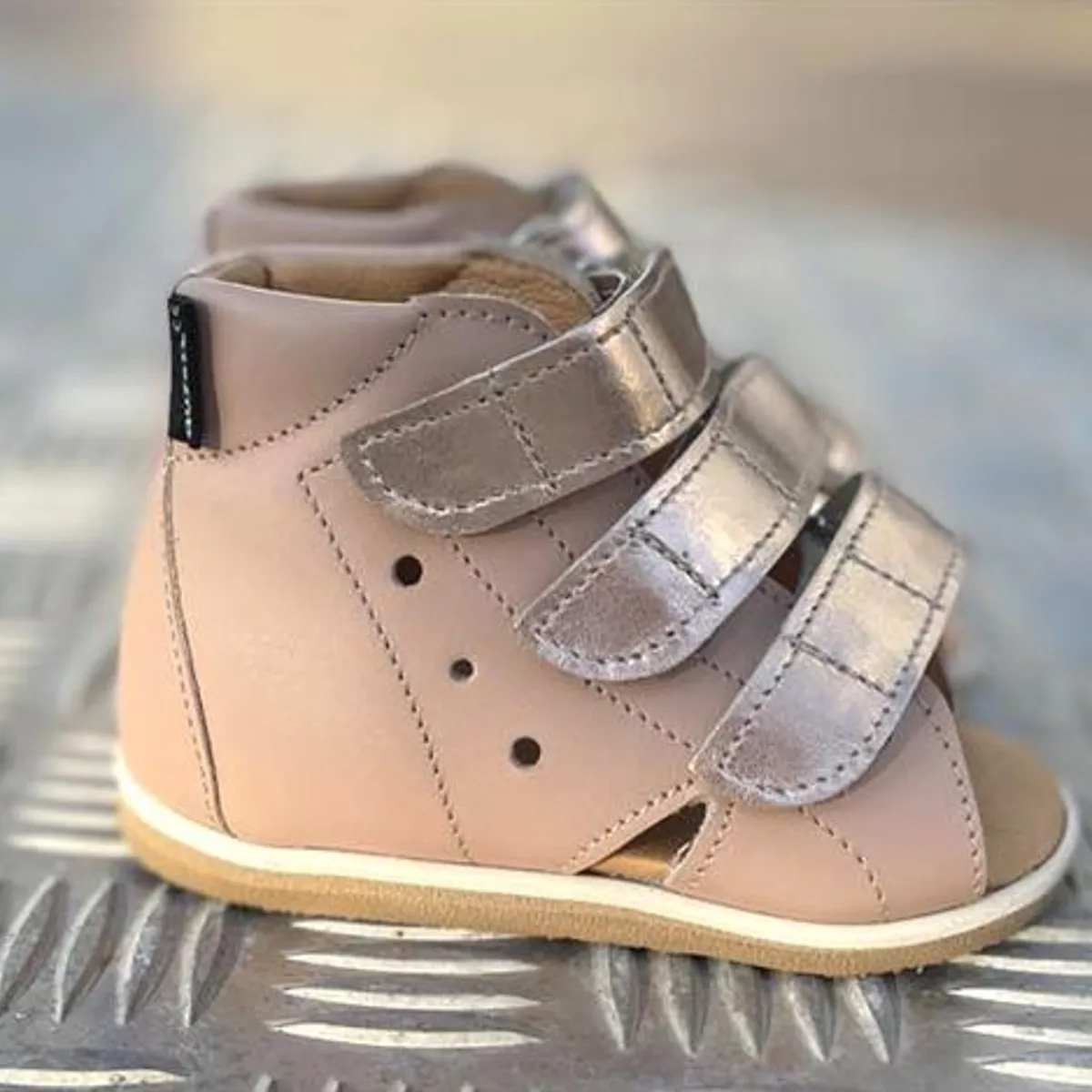 Aurelka sandal, nude m/rose gold remme - sandal med ekstra støtte