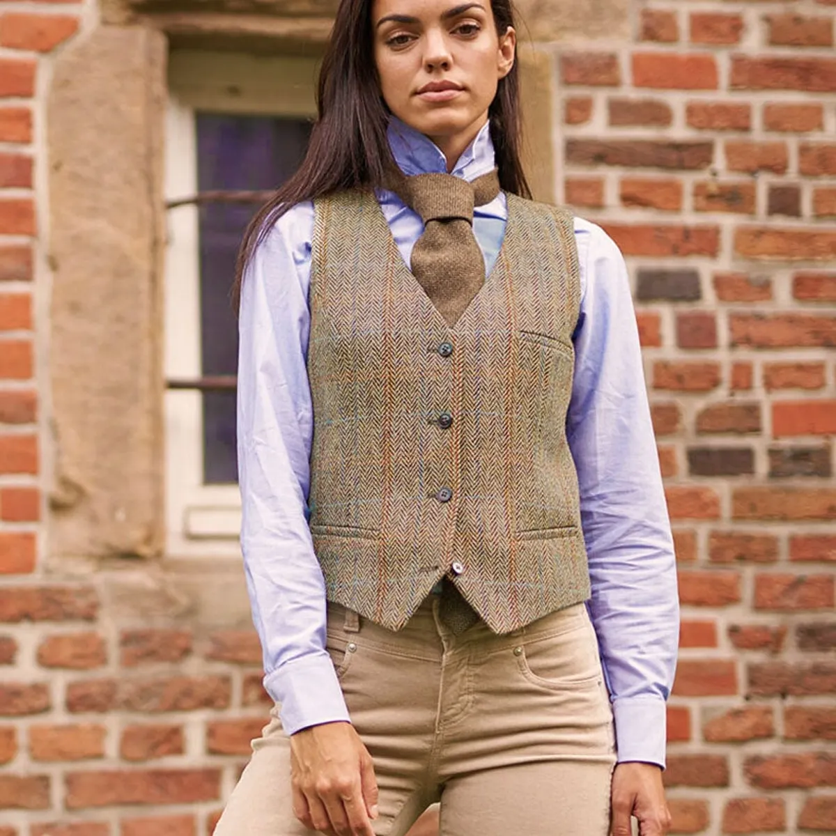 Lea tweed vest, Harris Tweed, sand sildebensmønster m. rød/lysblå overtern - 44