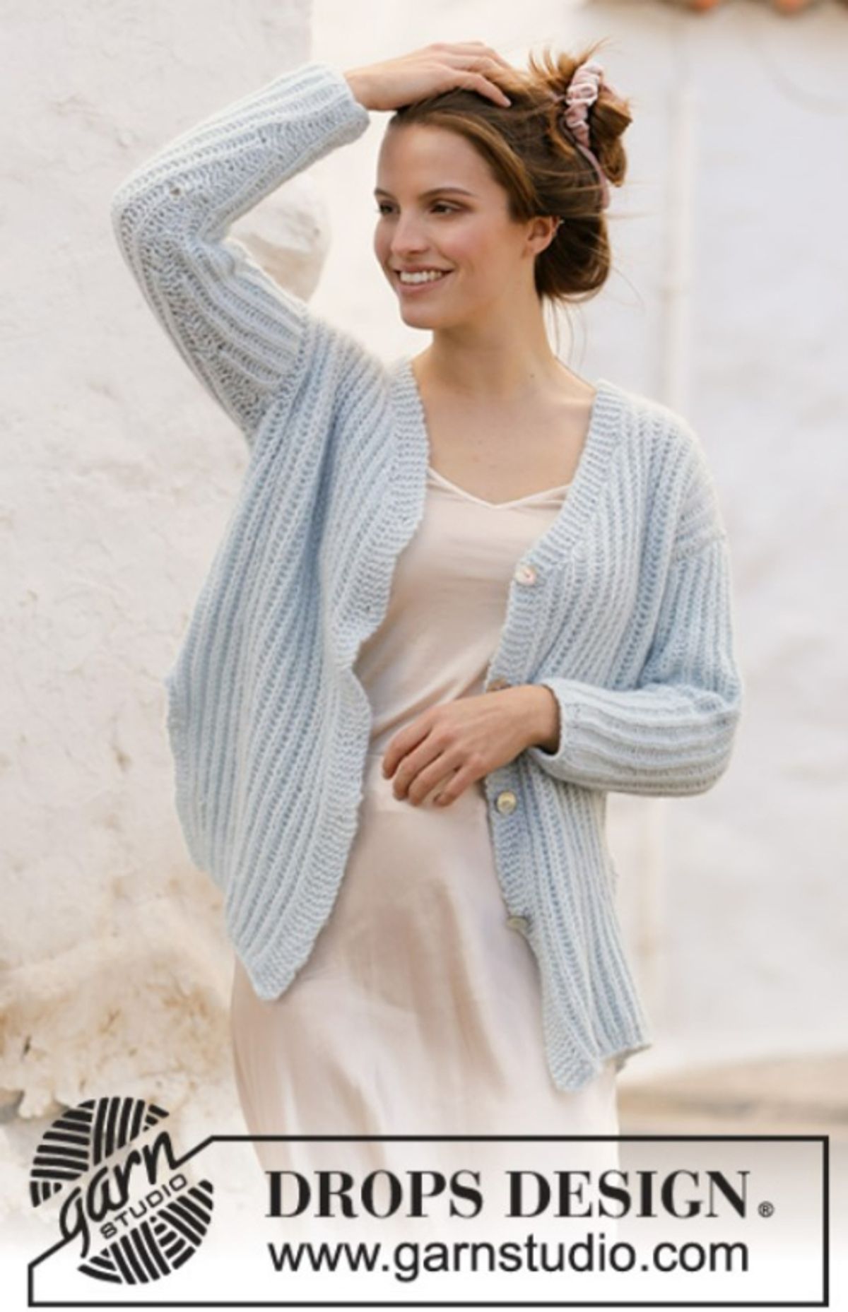 210-26 Avriel Cardigan by DROPS Design, fra Viking