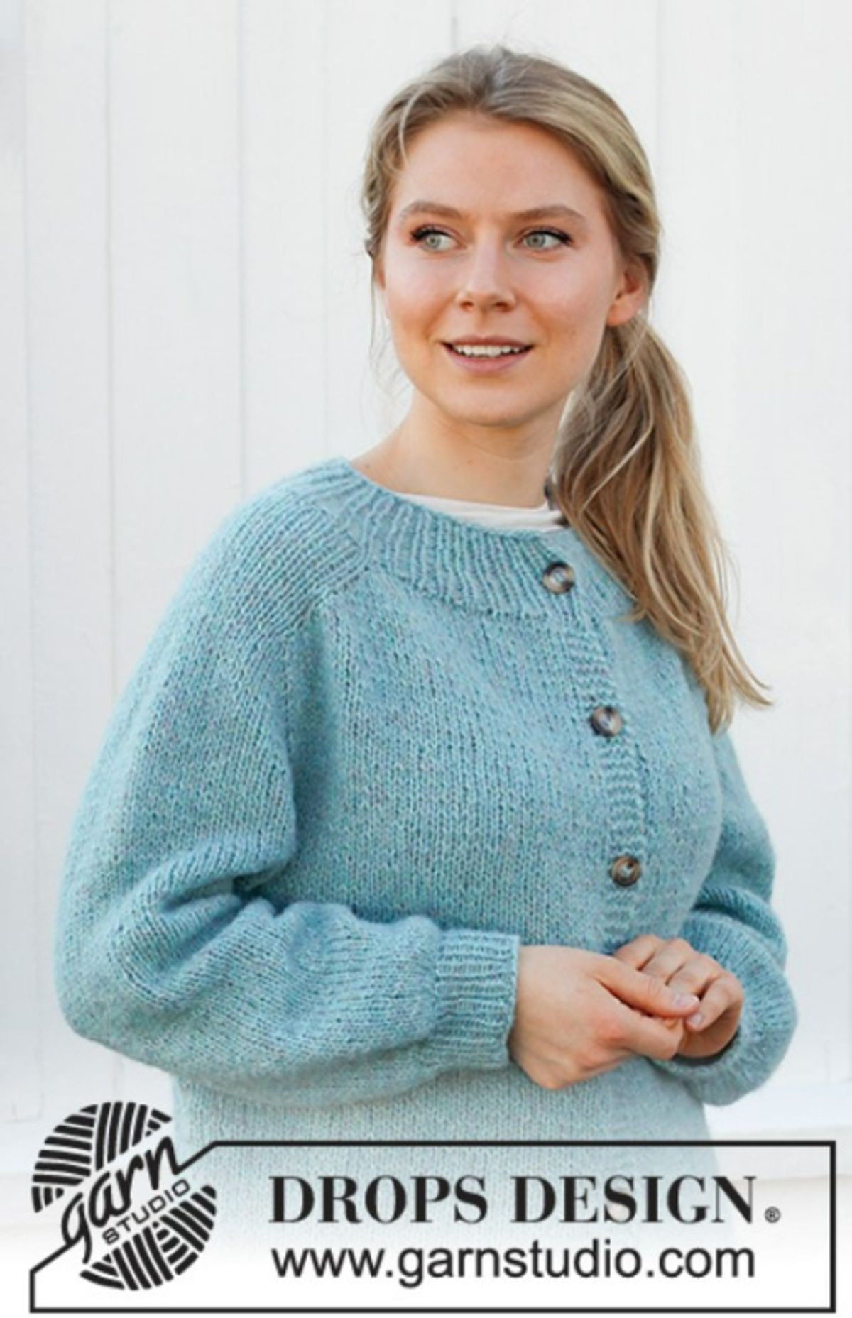 215-30 Frozen Lake Cardigan by DROPS Design, fra Viking