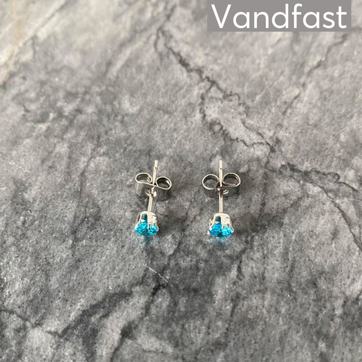 ANNEBRAUNER Princess 4mm Earrings Aquamarine