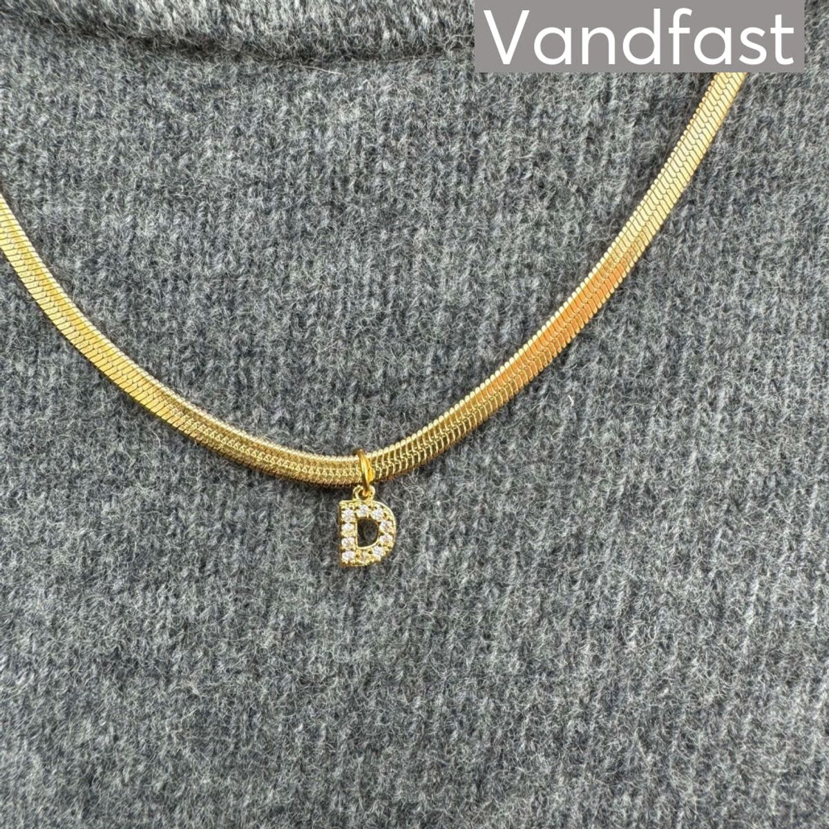 ANNEBRAUNER Snake Letter Necklace (Med Forlænger) - D