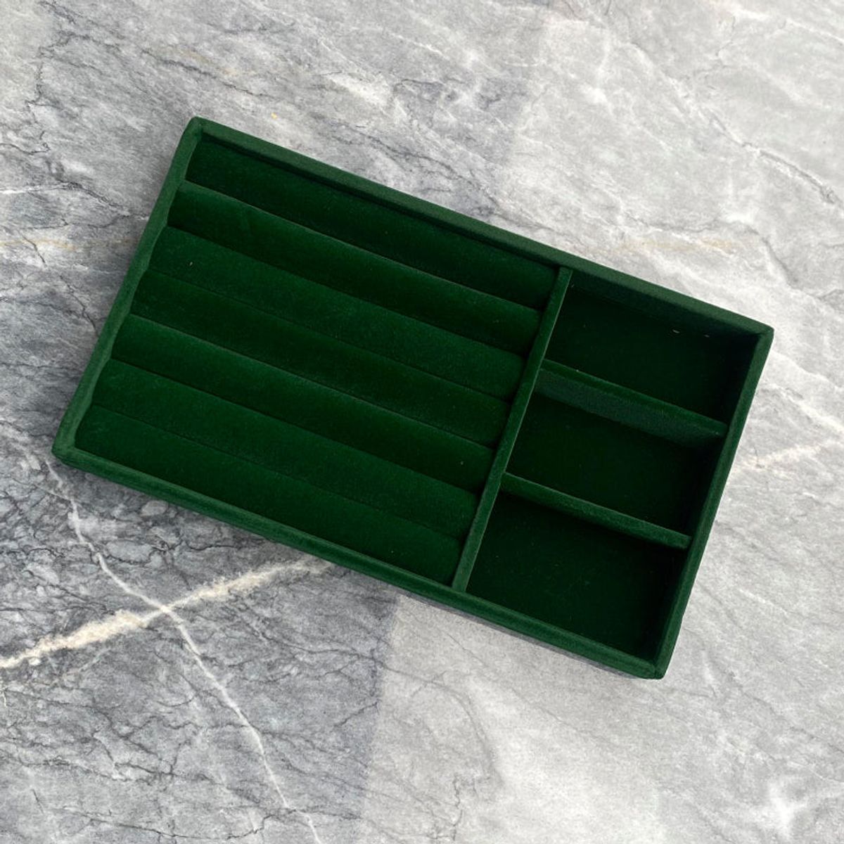 ANNEBRAUNER Velvet Tray Green Rings