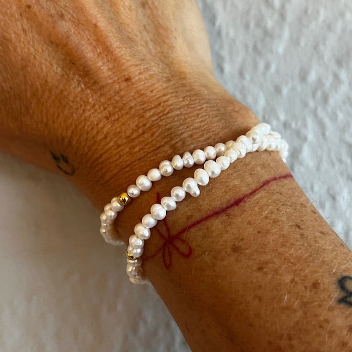 Armbånd - #Pearlstring - one size fits all armbånd - Hvide ferskvandsperler