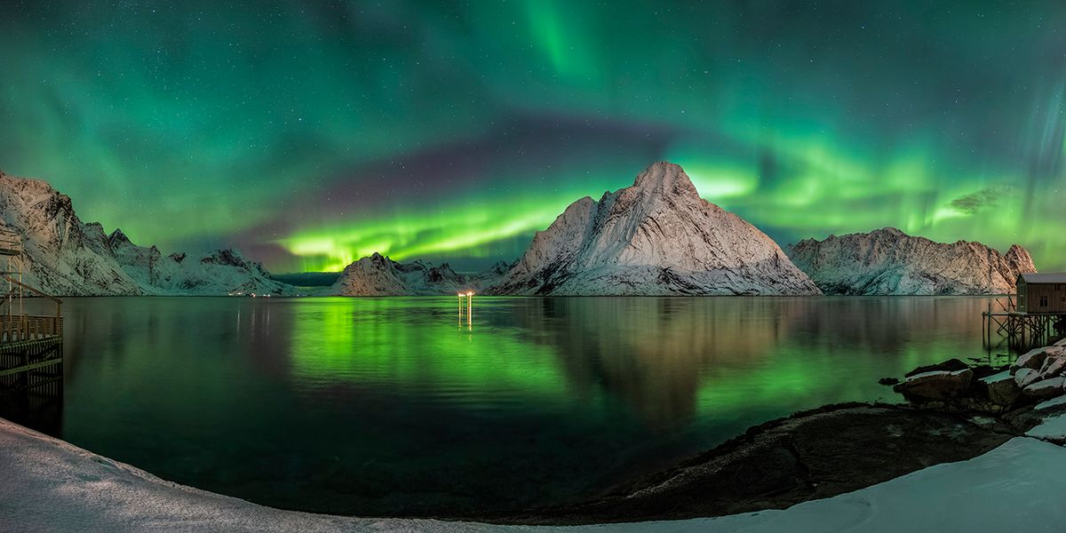 Auroras in Reine, Lofoten af Frank Olsen