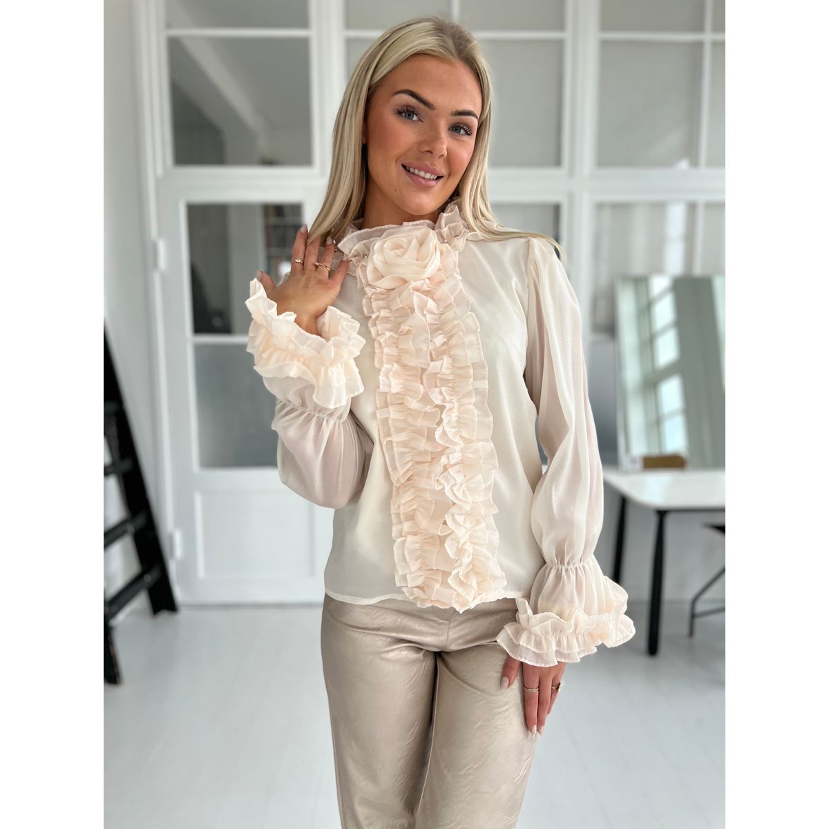 Azaka beige blouse