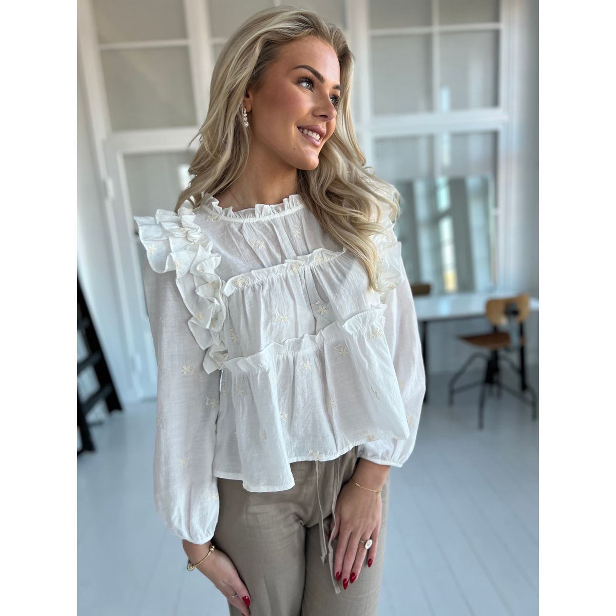 Azaka white romantic blouse