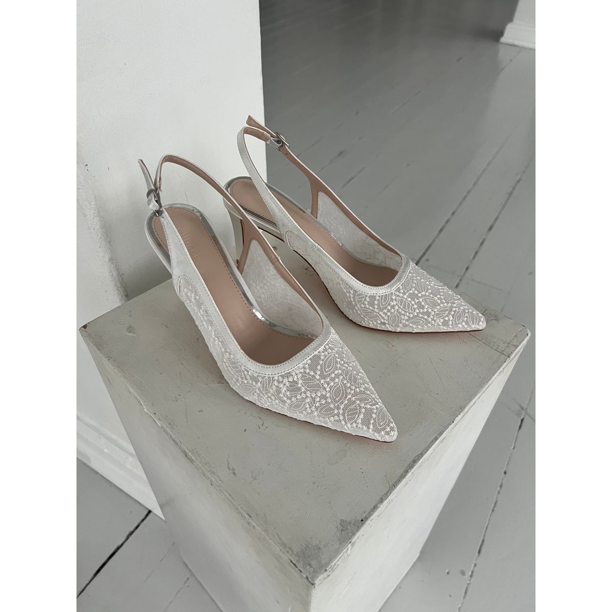 Azalea white lace heel