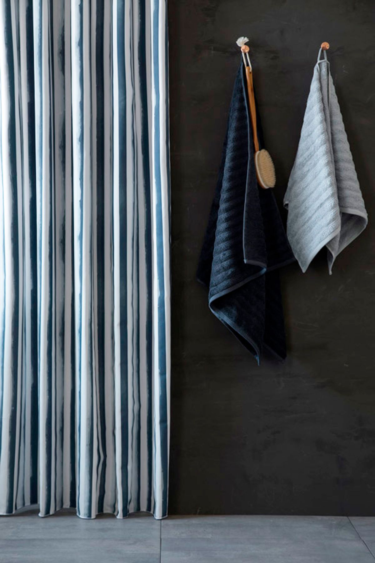 Badeforhæng Raw Stripe fra Compliments - Blue - Rynkebånd