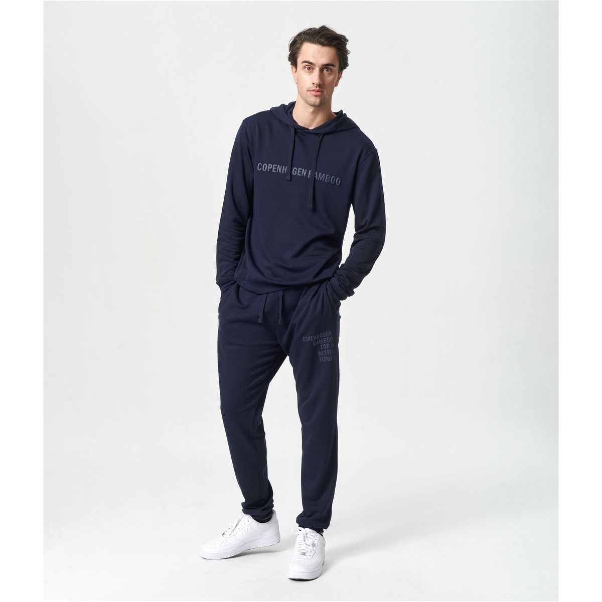 Bambus hoodie joggingsæt i navy med logo fra Copenhagen Bamboo, L