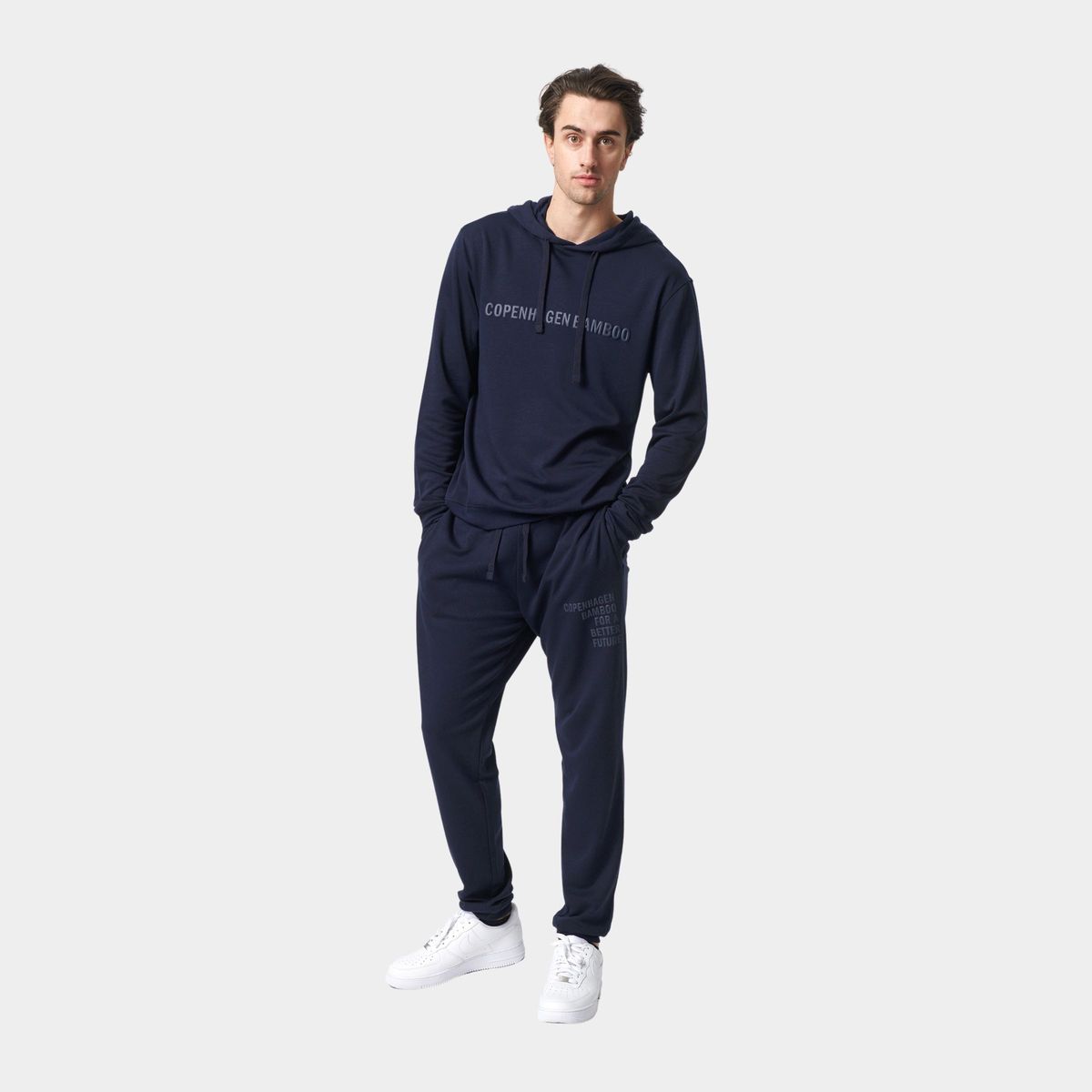 Bambus hoodie joggingsæt i navy med logo fra Copenhagen Bamboo, M