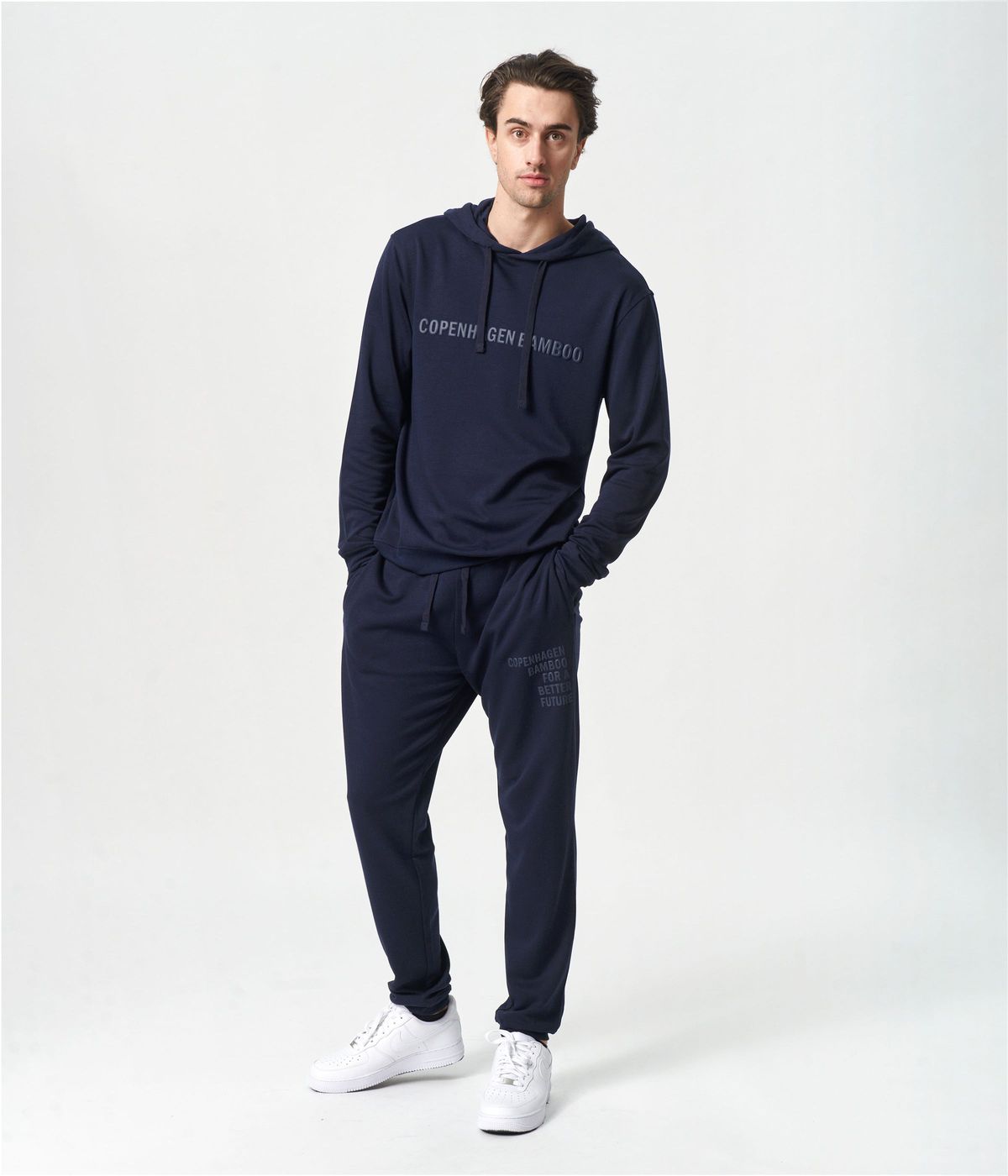 Bambus hoodie joggingsæt i navy med logo fra Copenhagen Bamboo, M