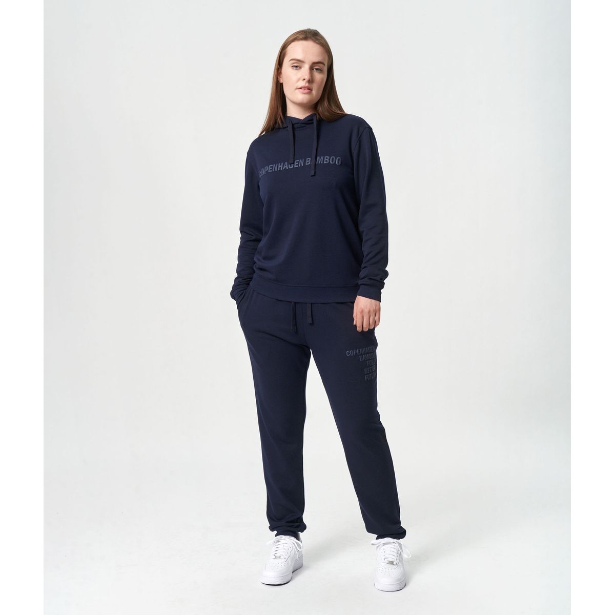 Bambus hoodie joggingsæt i navyblå med logo til damer fra Copenhagen Bamboo, L