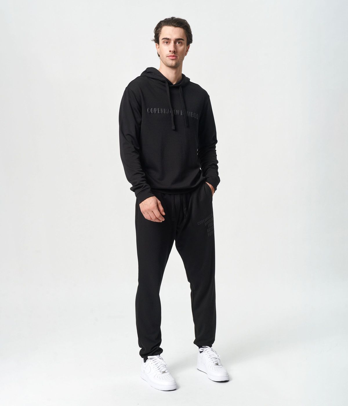 Bambus hoodie joggingsæt i sort med logo fra Copenhagen Bamboo, L