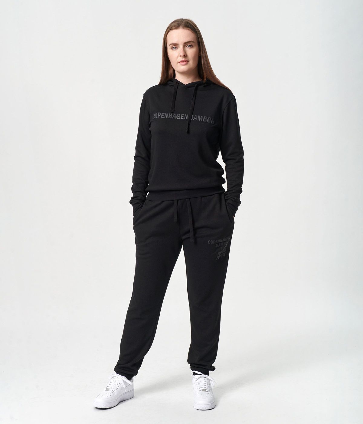 Bambus hoodie joggingsæt i sort med logo til damer fra Copenhagen Bamboo, XL