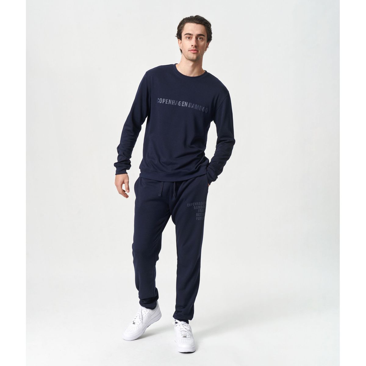 Bambus joggingsæt i navyblå med logo fra Copenhagen Bamboo, XL