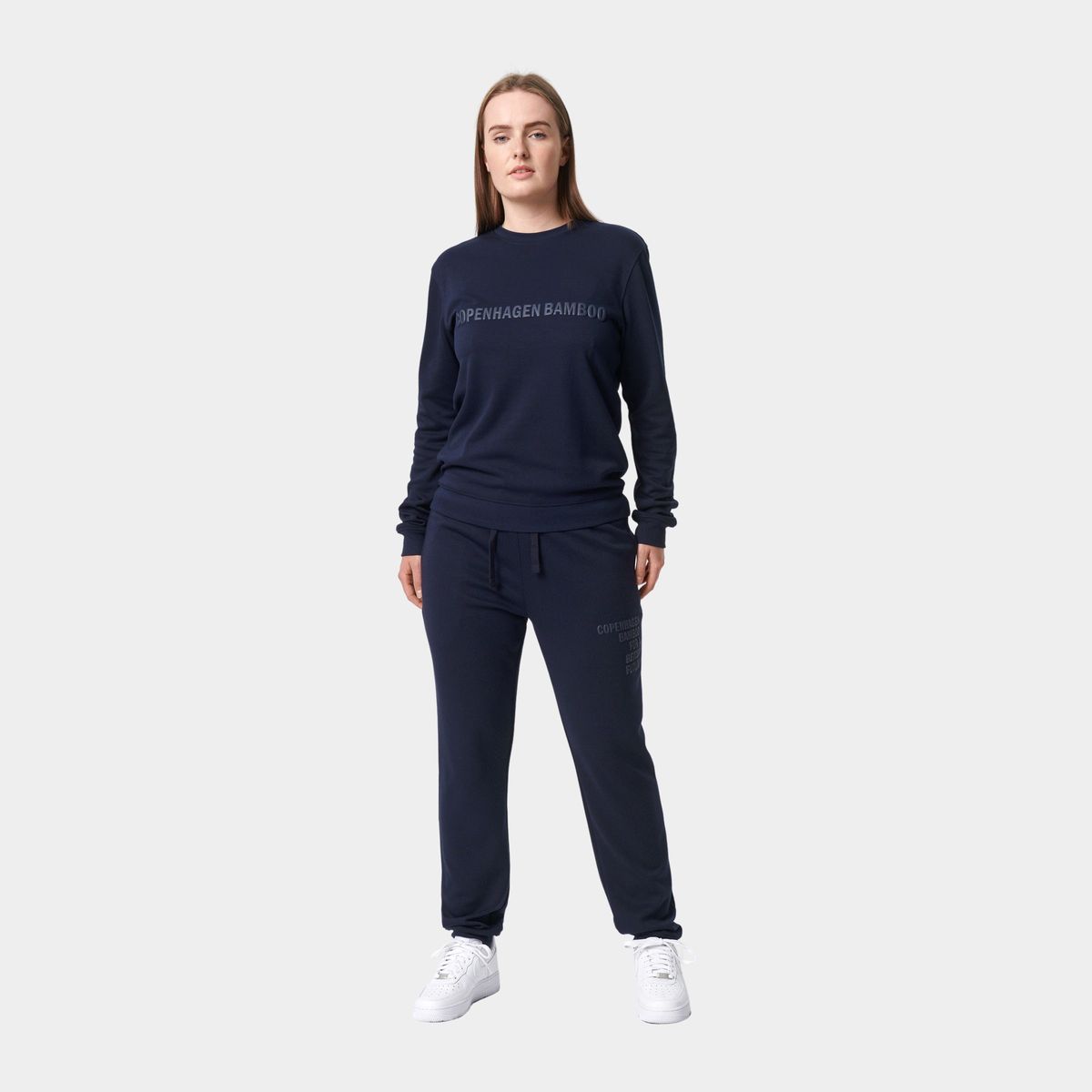 Bambus joggingsæt i navyblåt med logo til damer fra Copenhagen Bamboo, M