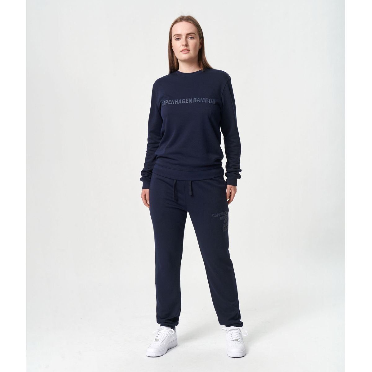 Bambus joggingsæt i navyblåt med logo til damer fra Copenhagen Bamboo, XS