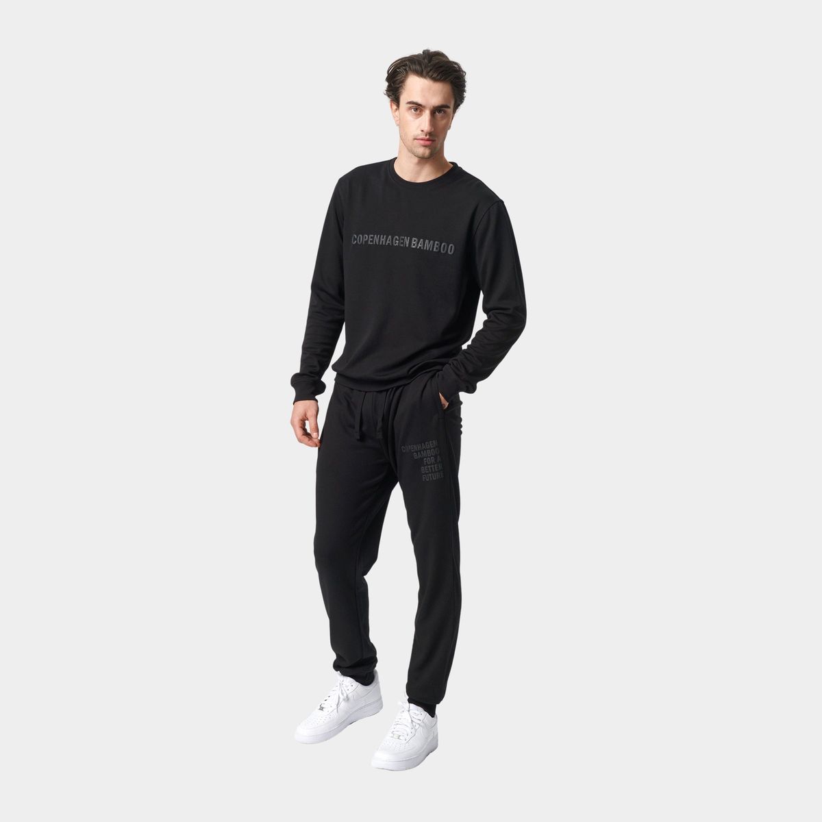 Bambus joggingsæt i sort med logo fra Copenhagen Bamboo, XL