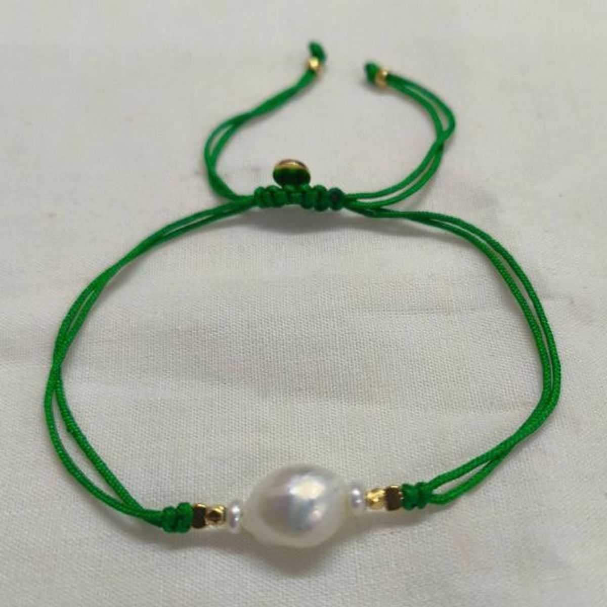 Baroque Pearl Berrie Bracelet Grass Green Ribbon