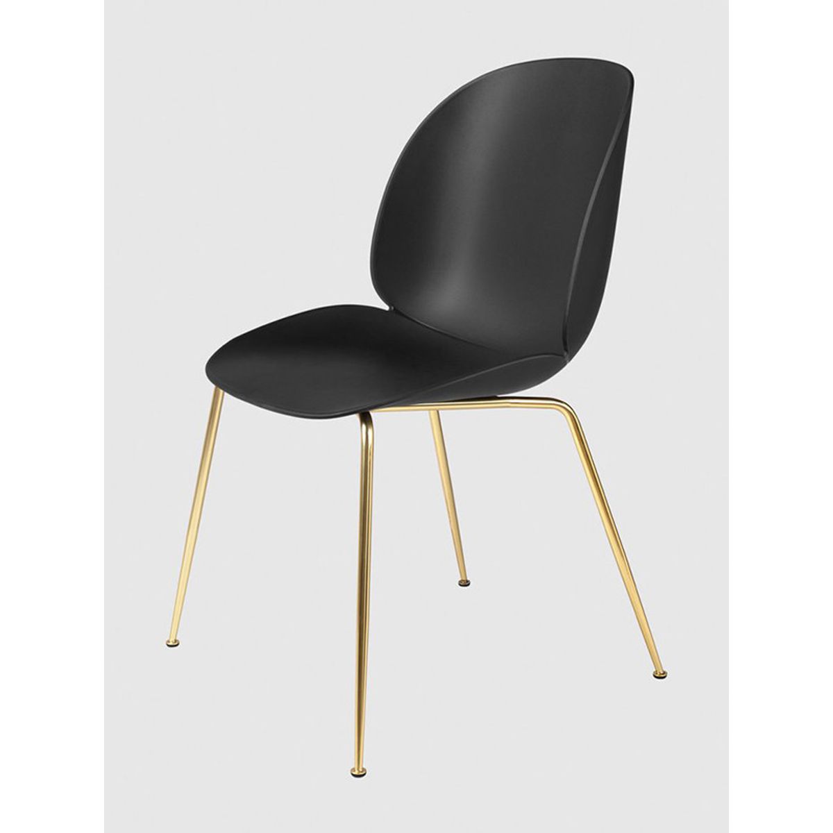 Beetle Chair, upolstret fra GUBI (Black shell, Conic base, Brass base)