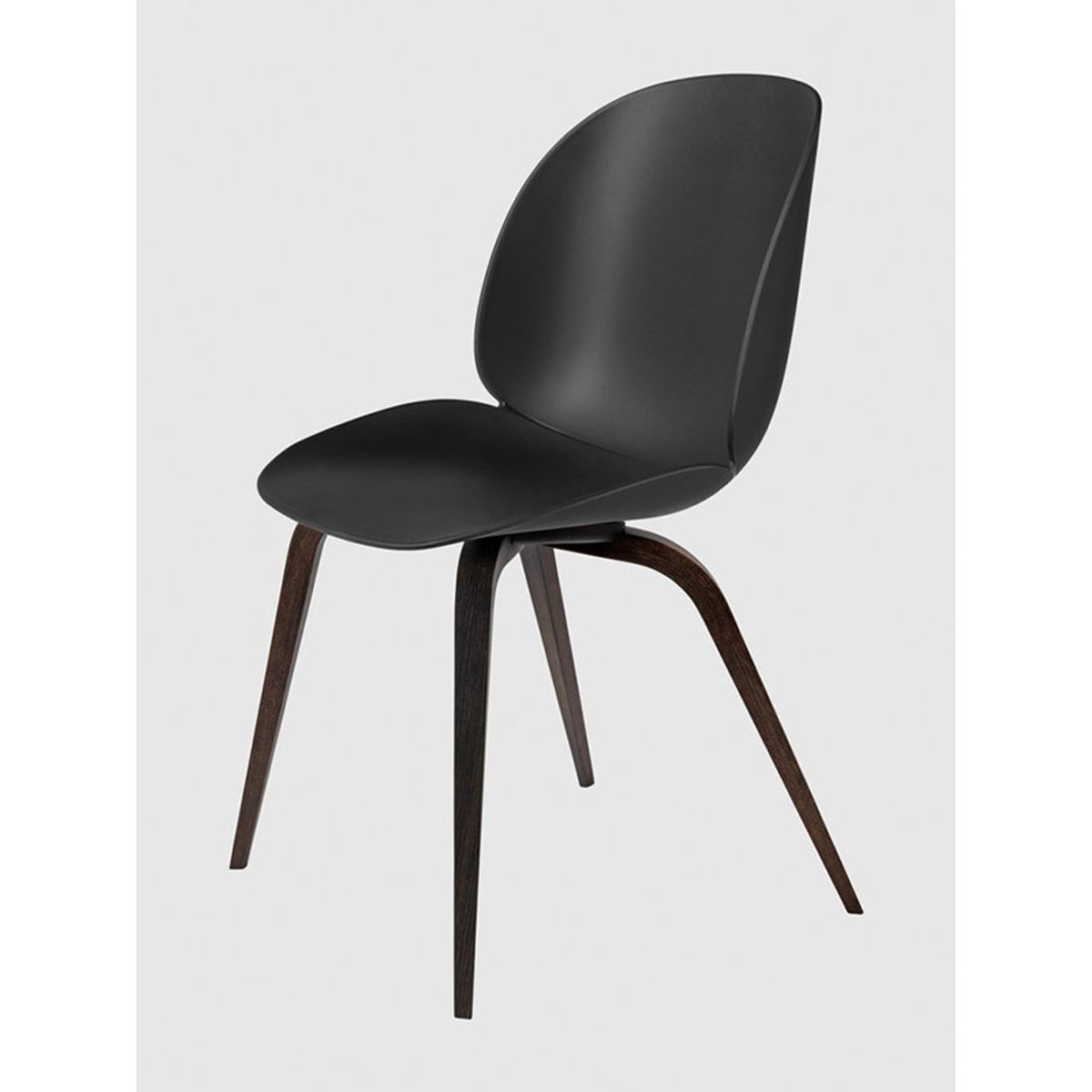 Beetle Chair, upolstret fra GUBI (Black shell, Wood base, Smoked oak base)