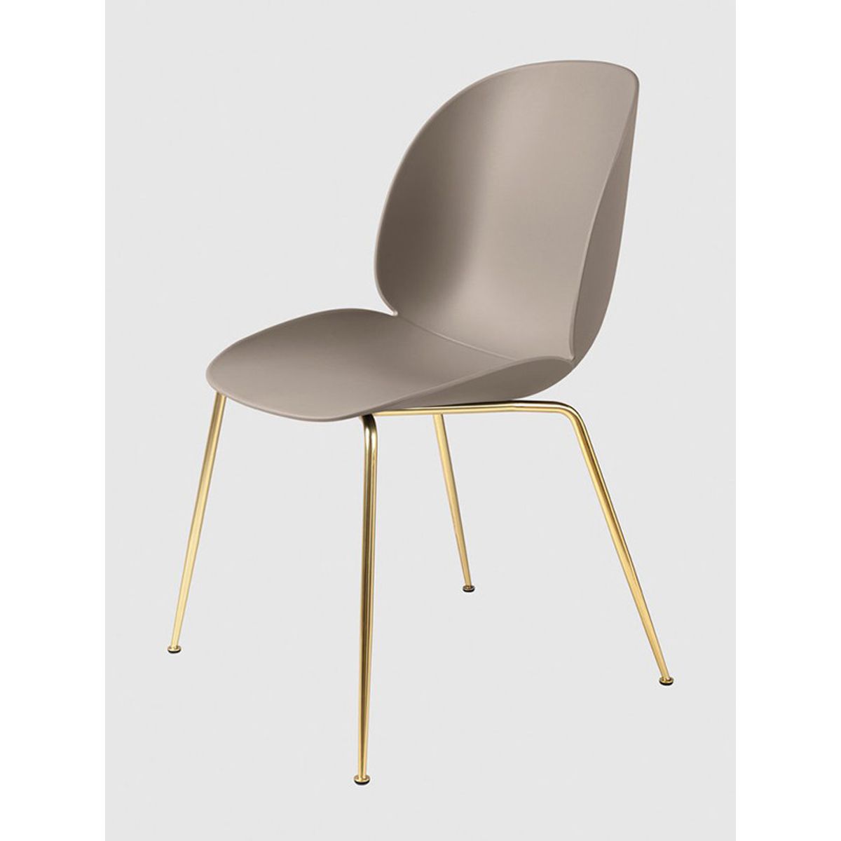 Beetle Chair, upolstret fra GUBI (New beige shell, Conic base, Brass base)