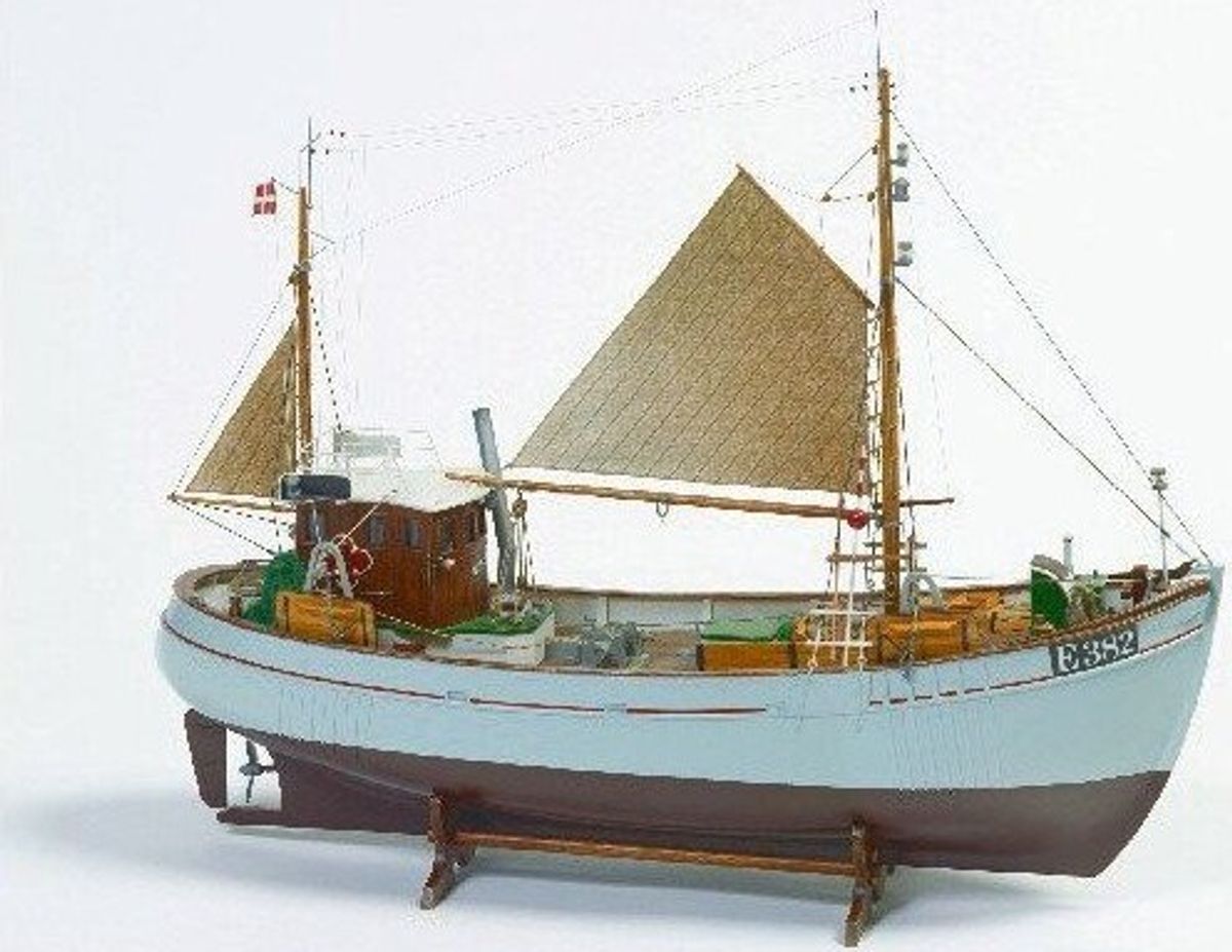 Billing Boats - 1:33 Mary Ann - Wooden Hull - Bb472