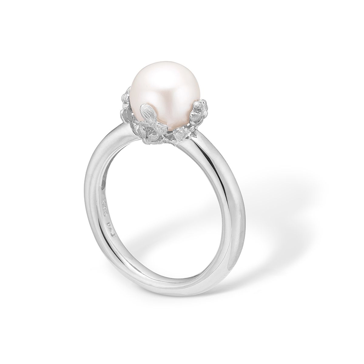 Blossom ring i 14 kt hvidguld med perle