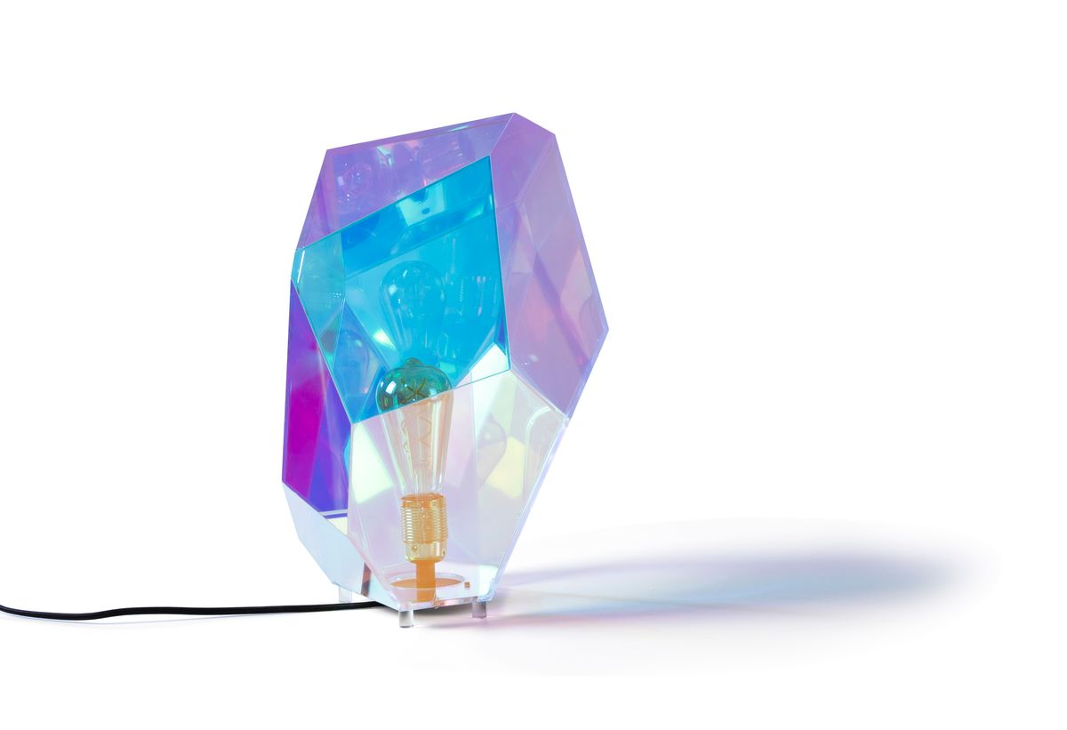 BOLD MONKEY Diamond Dear bordlampe - regnbuefarvet holografisk akryl og jern