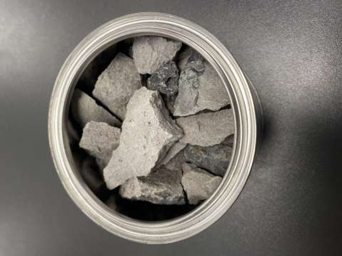 Calciumkarbid. Dåse med 500 gram.