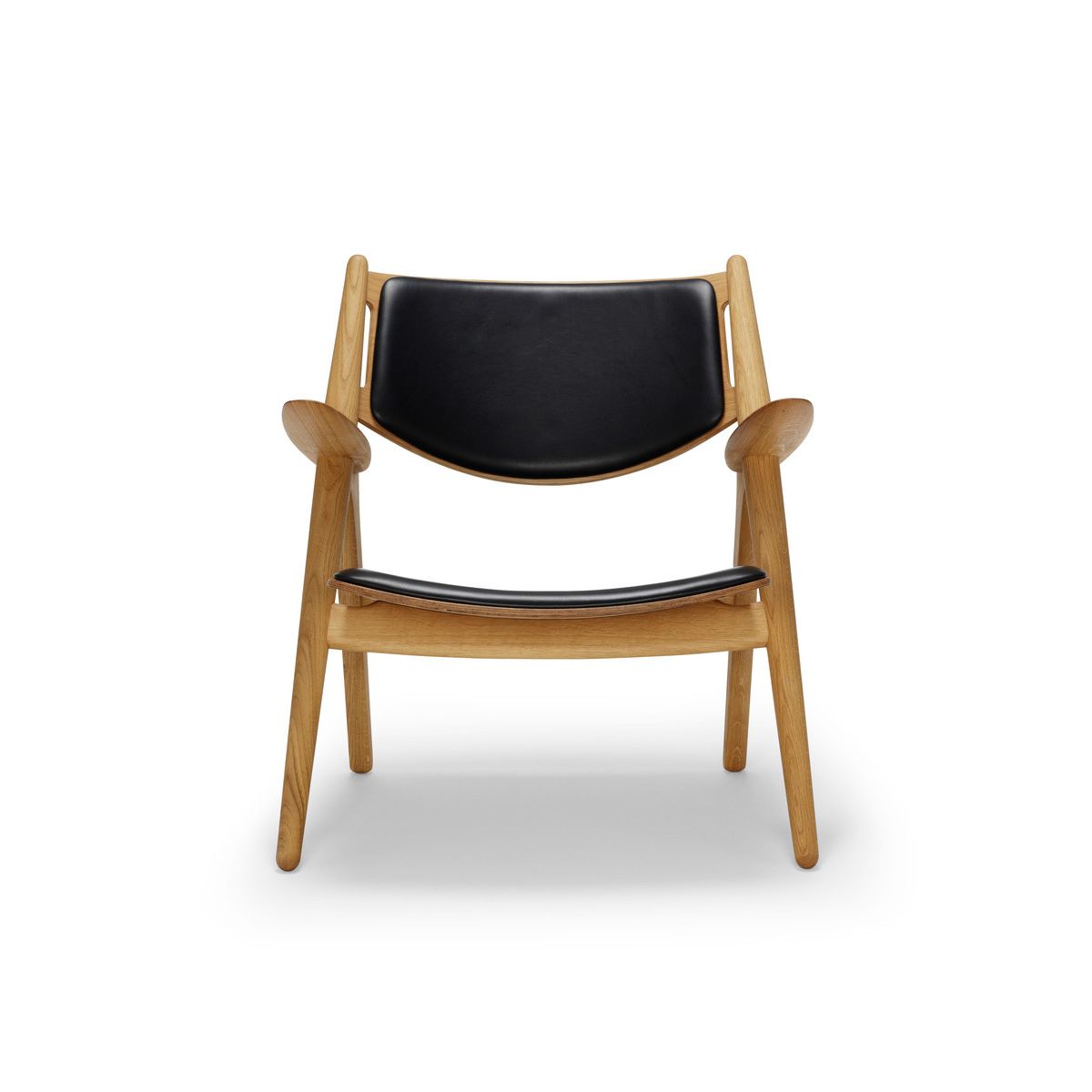 CH28 af Hans J. Wegner (Lak, Eg/lædergruppe B)