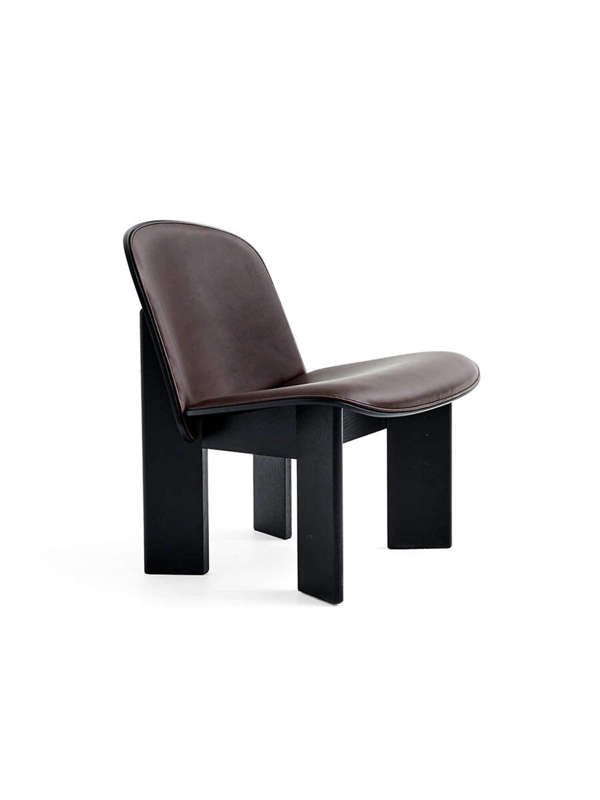 Chisel Lounge Chair m/polstring fra Hay (Sortlakeret eg / Sense Dark Brown Læder)