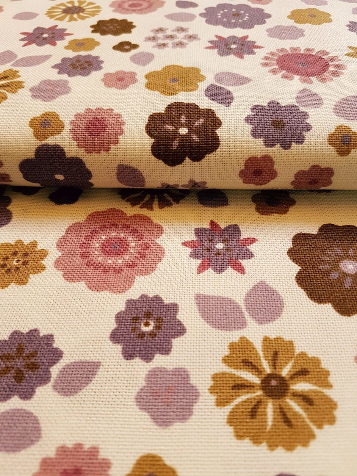 Cremefarvet med blomster - 50% Bomuld, 50% Polyester