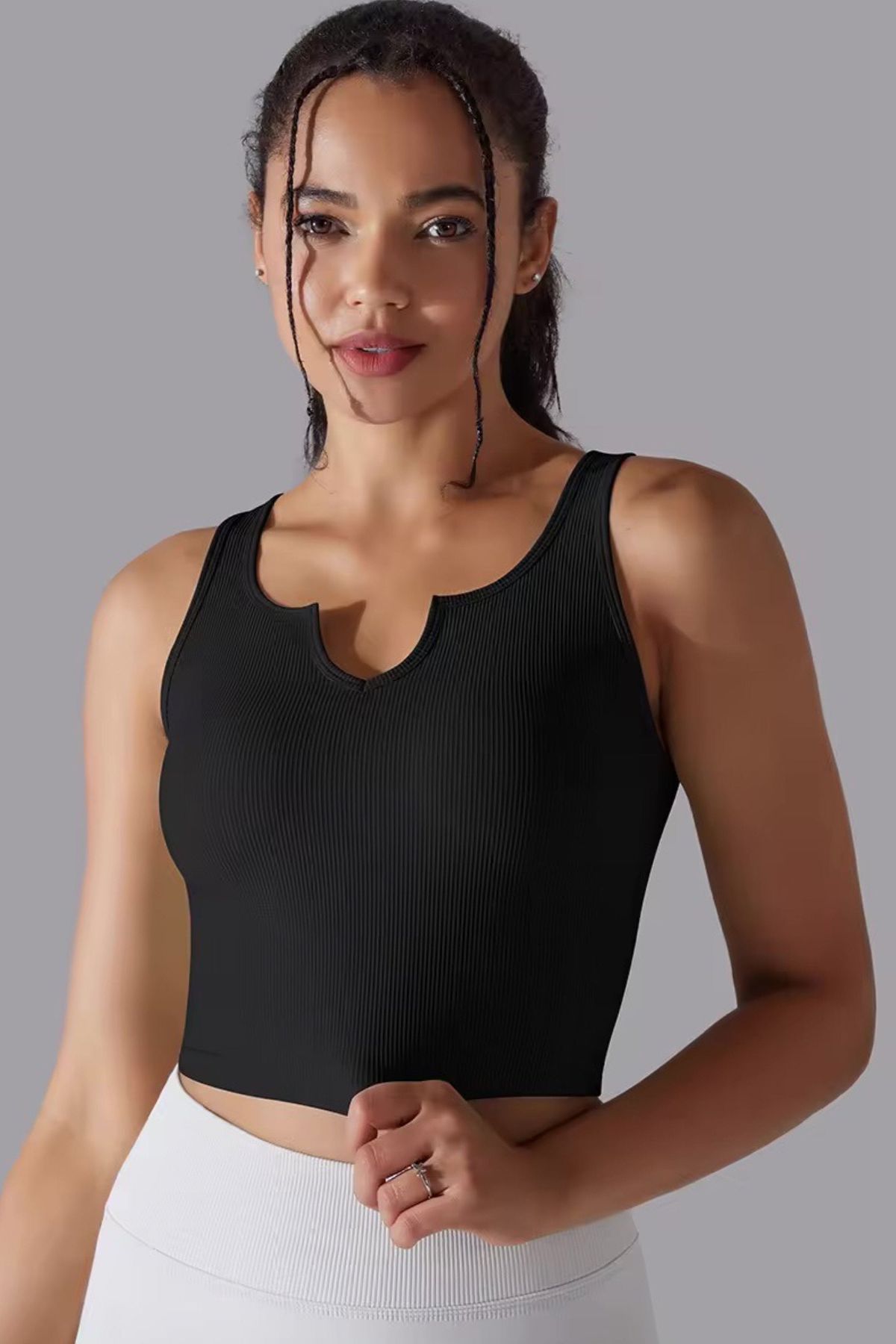 Crop top v-hals / Indbyggede puder Black - Medium / Black