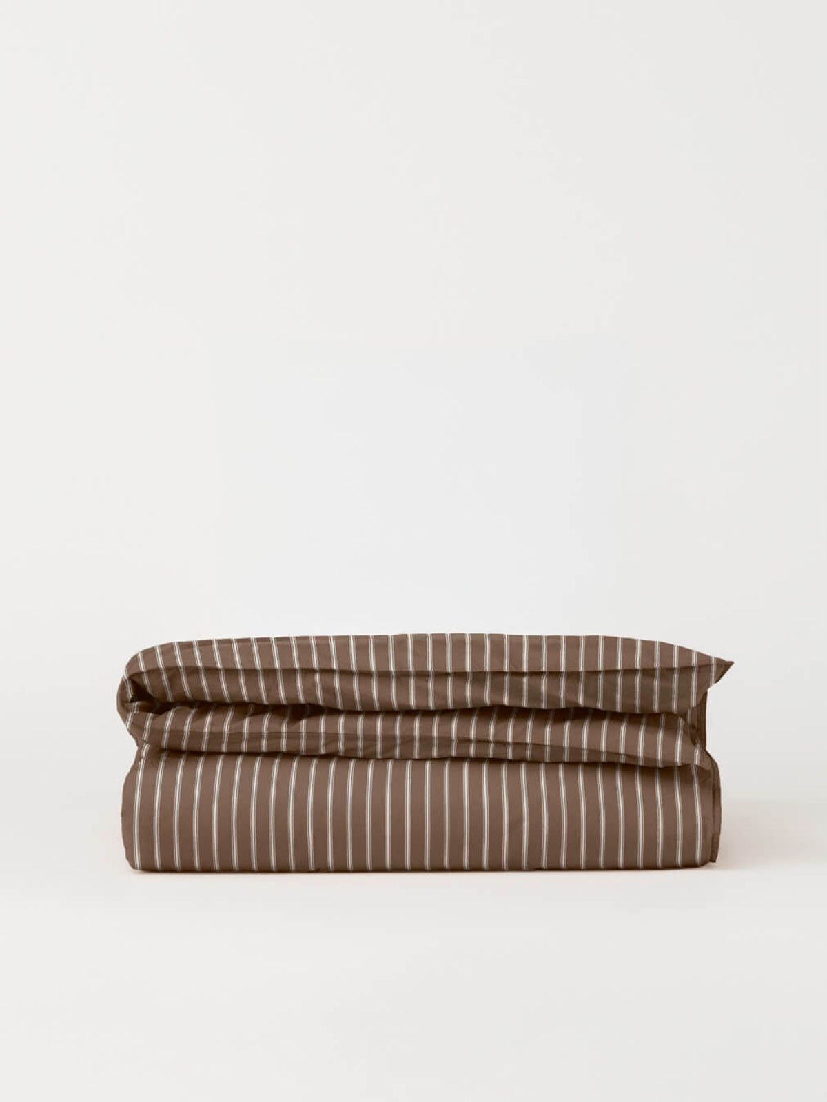 DAWN Percale sengetøj - Chocolate Stripes - 200x220 cm - 100% økologisk bomuld - Brunt med striber