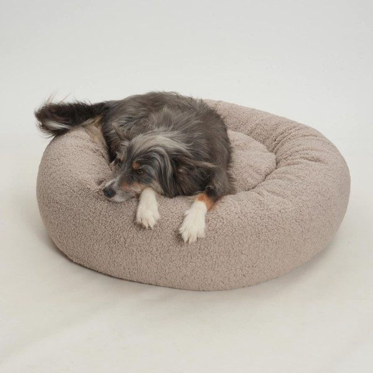 Dogs in the City Loop // Fluffy donut hundeseng (beige) - M/L