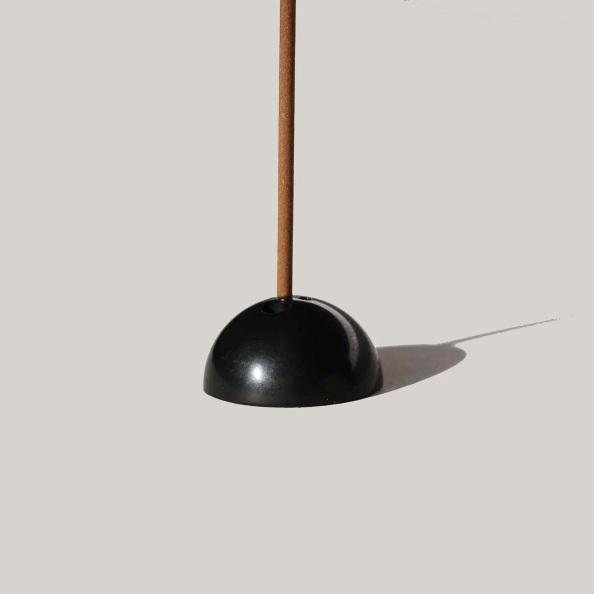 DOME RØGELSESHOLDER - BLACK METALLIC - UME INCENSE - - UME Incense - StudioBuus