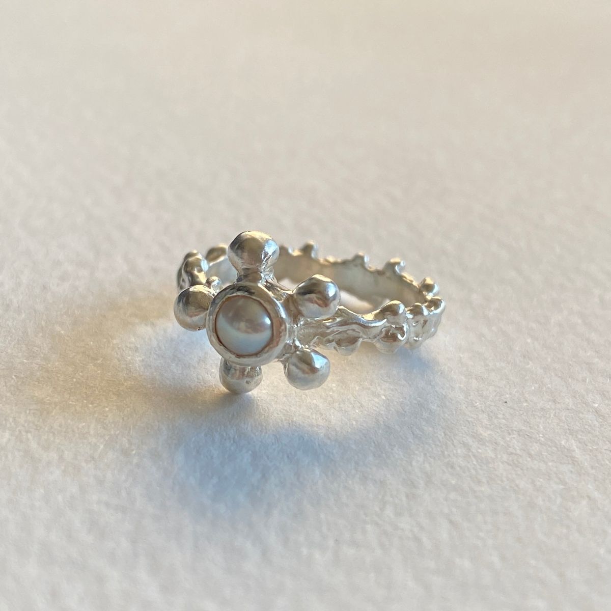 EGGY FLOWER RING - US 5.5