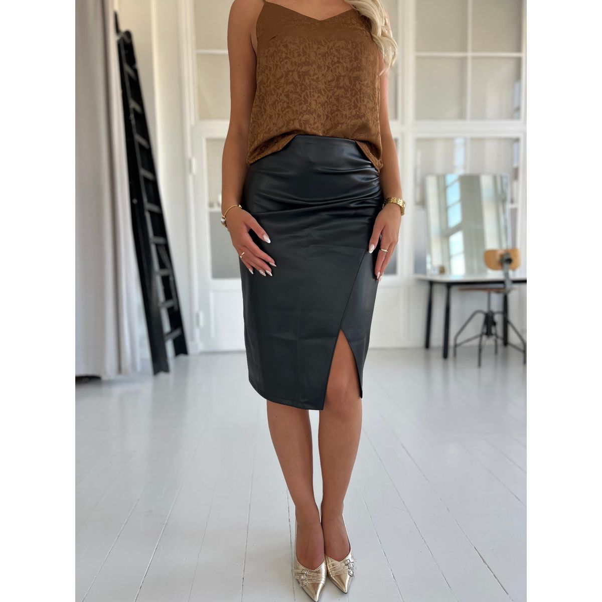 Eleanor black faux leather skirt