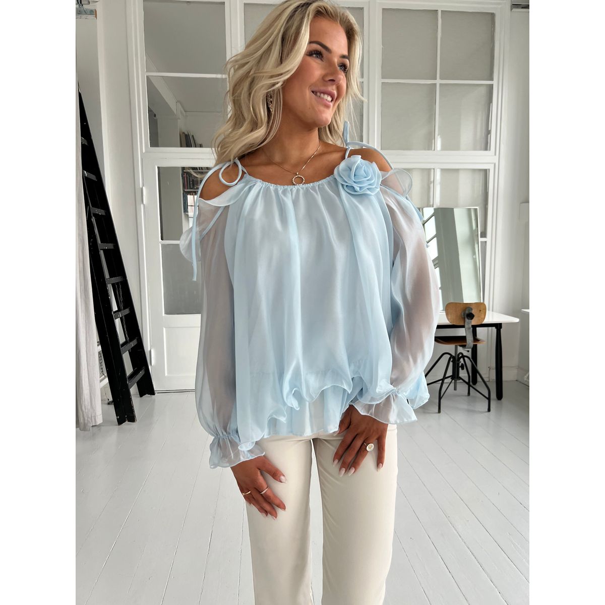 Elli White turquis blouse