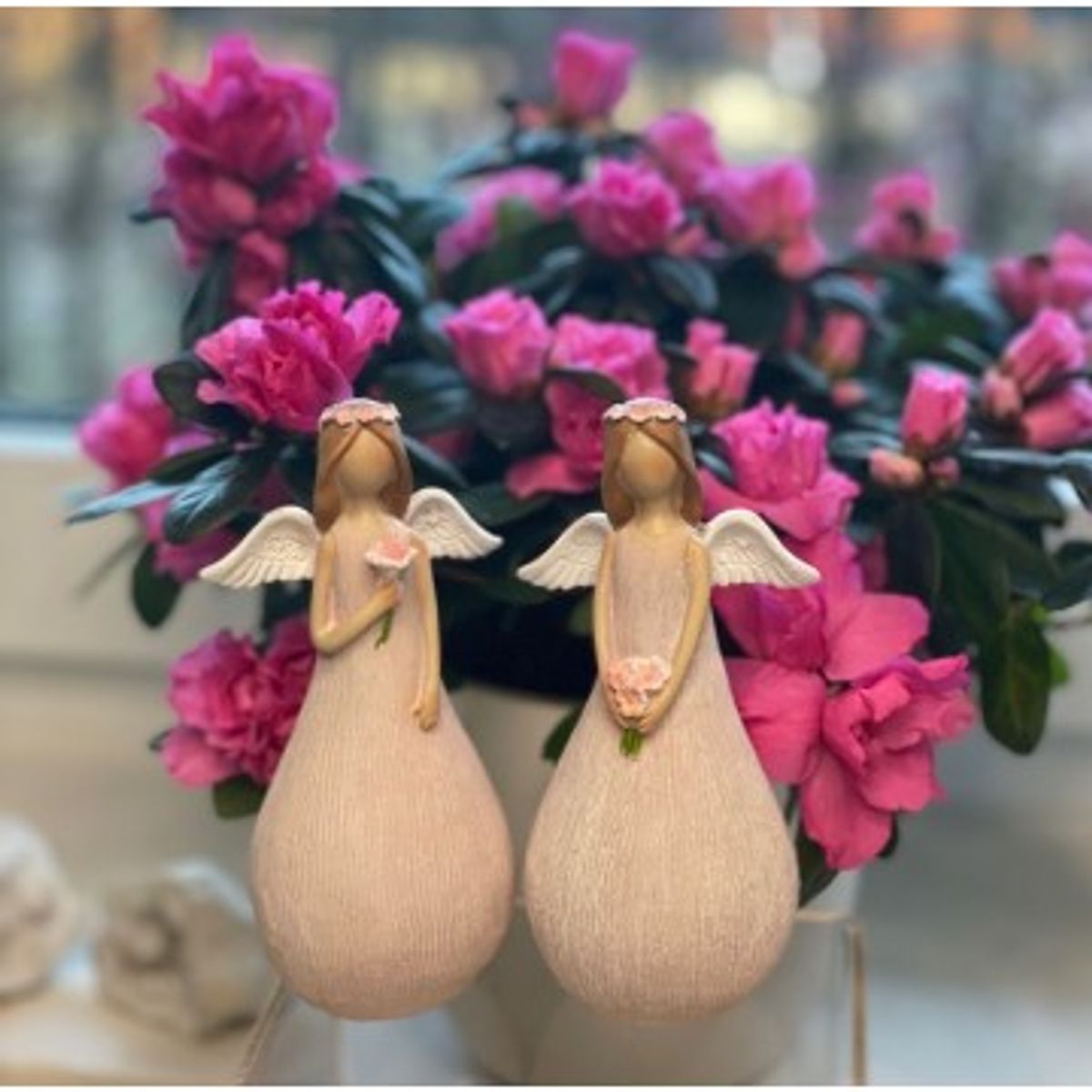 Engle med blomst - Engle figurer - GodKarmaShop