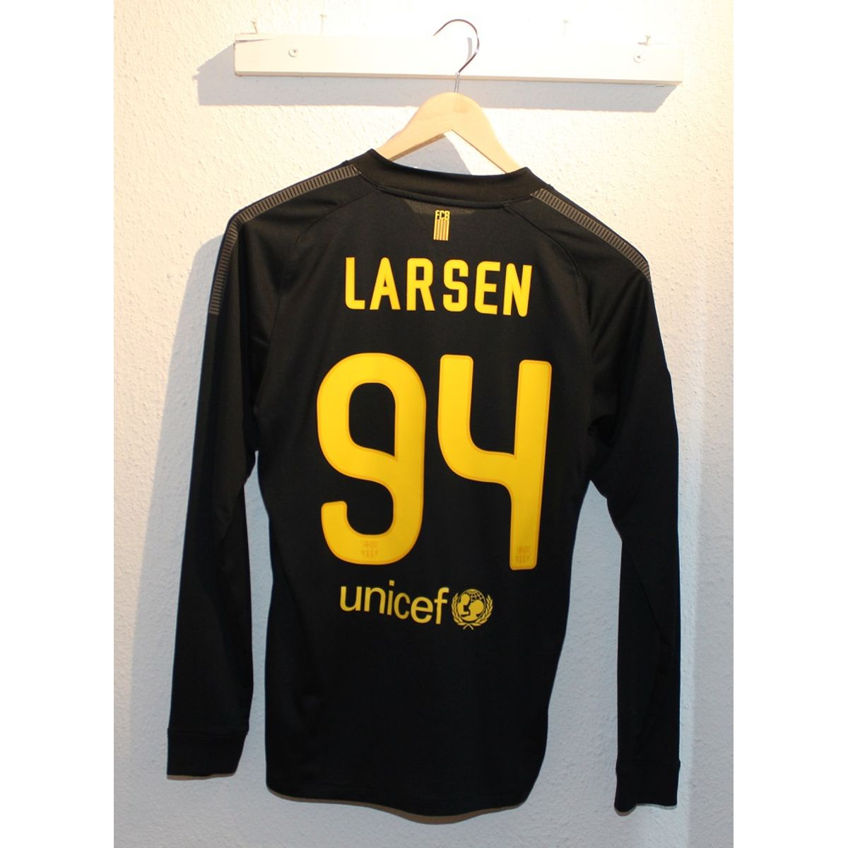 FC Barcelona away jersey L/S 2011/12 - Larsen 95-M