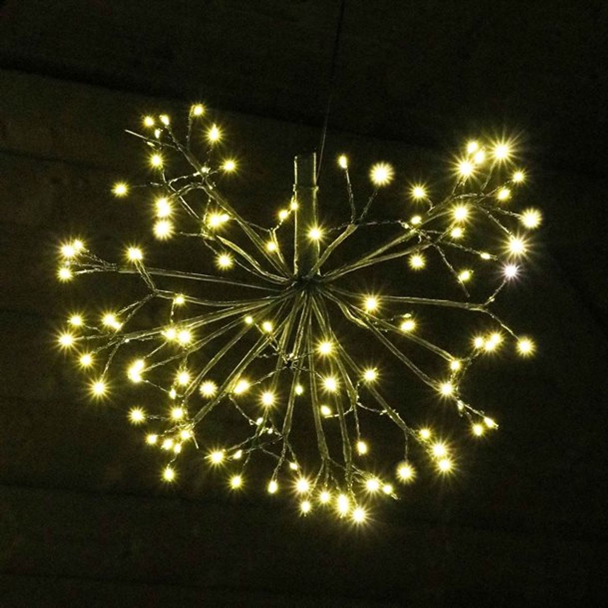 FIREWORKS LED lysdekoration med timer - 30 cm i diameter med 63 LED'er og 6 TWINKLE - Jul og vinter > Dekorationsbelysning udendørs - Imhof & Stevens - Spotshop