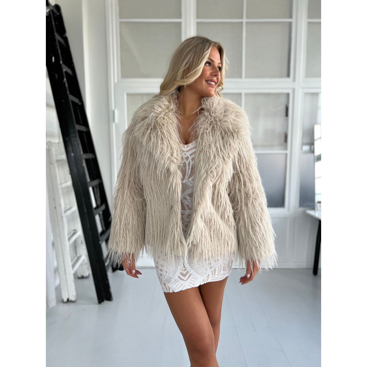 Flam beige fluffy faux fur