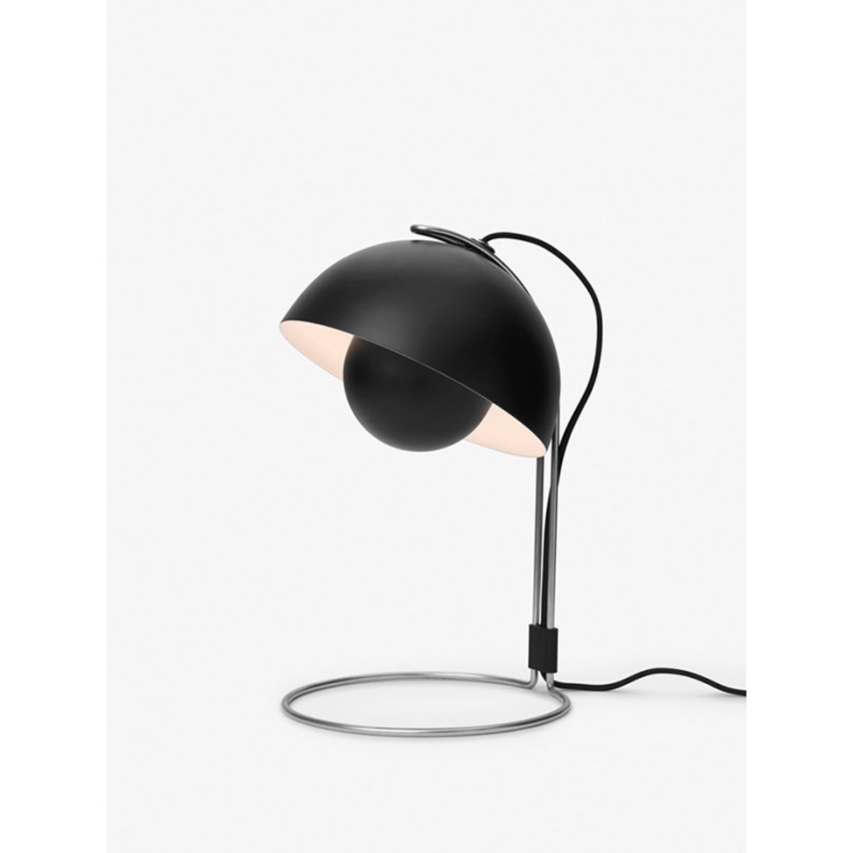 Flowerpot VP4 bordlampe af Verner Panton (Matt black)