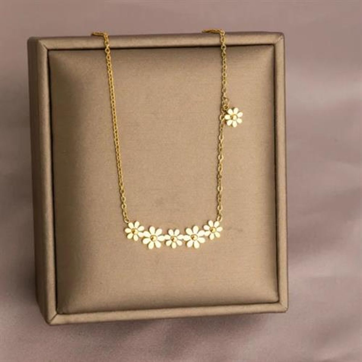 Flowers necklace