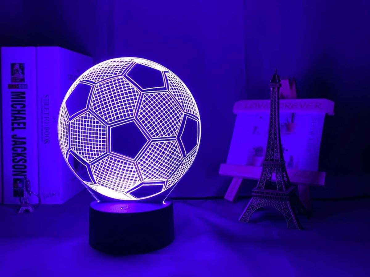 Fodbold lampe 3D (Kabelfri / kan oplades) - Lyser i 12 farver