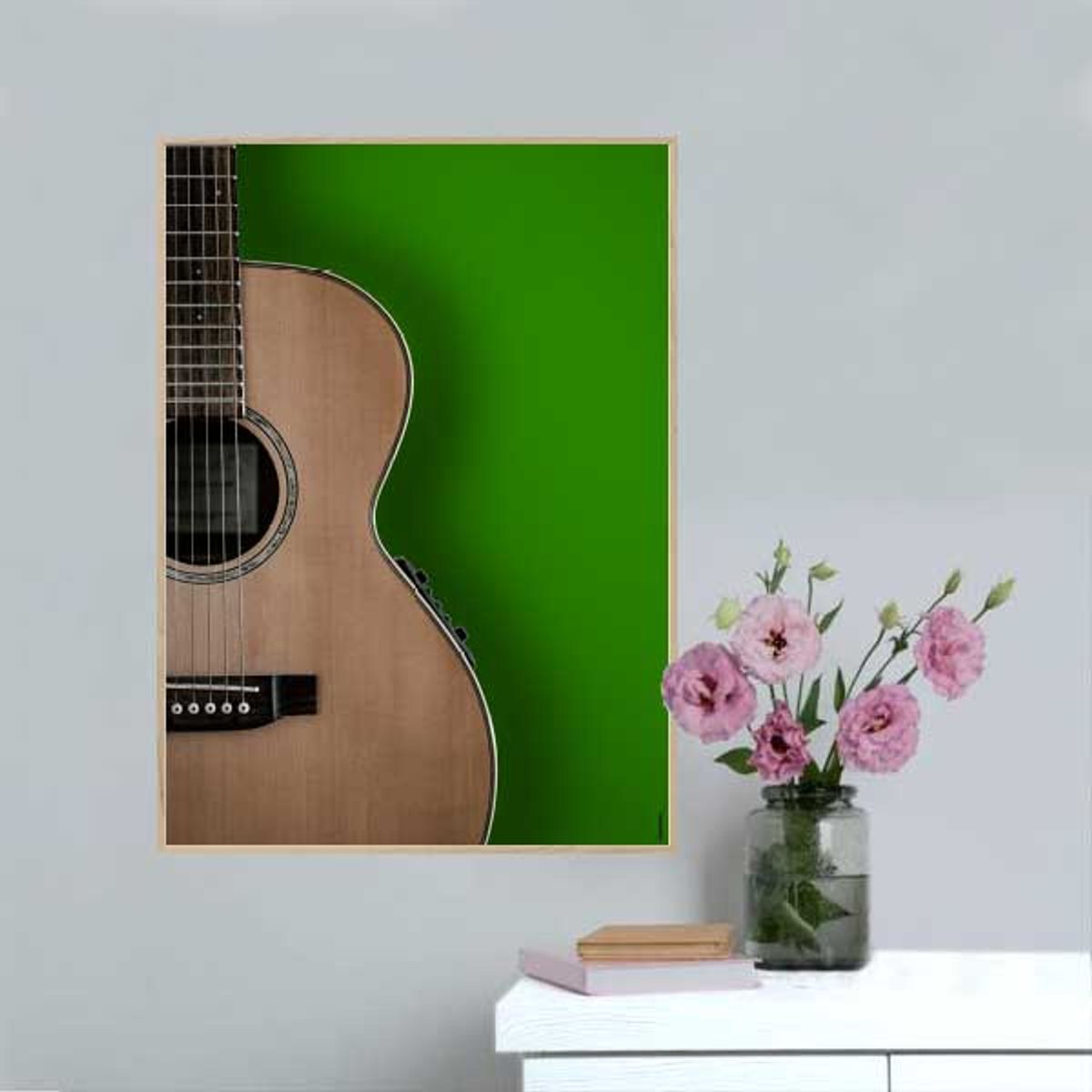 Fotoplakat Akustisk guitar med grøn baggrund - 40 x 50 cm / Large / lodret